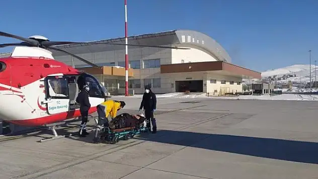 Düşük tehlikesi olan kadın ambulans helikopterle sevk edildi