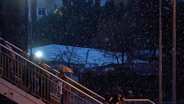 İstanbul'da kar yağışı etkili oluyor