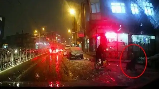 Karda ayağı kayıp düştü, o anlar kamerada