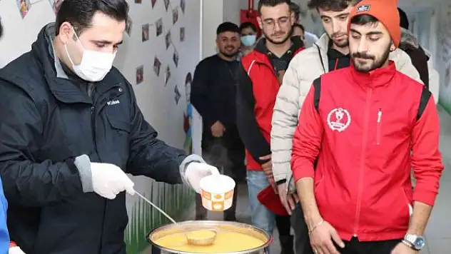 Soğuk havada öğrencilerin içini ısıtan etkinlik