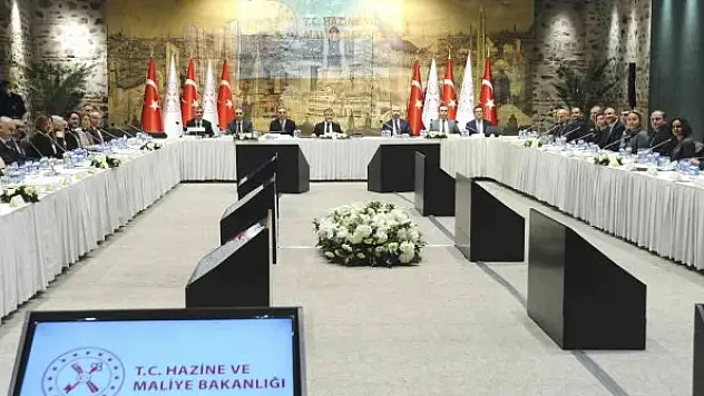 Bakan Nebati akademisyenler ve ekonomistler ile bir araya geldi