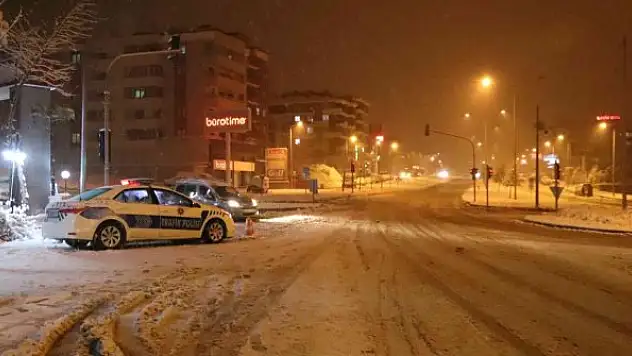 Antalya karayolunda ulaşıma kar engeli