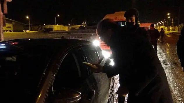 Yoğun kar yağışında sürücülere çorba ikramı