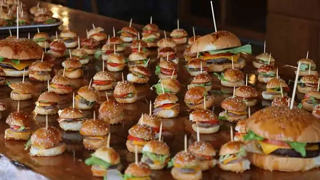 1 TL'ye hamburger: Boyutu küçük, lezzeti büyük