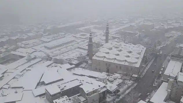 Yoğun kar yağışı havadan görüntülendi