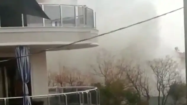 Yıllardır hizmet veren otel saniyeler içinde toza döndü