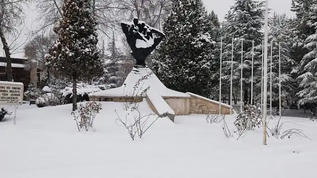 Karaman şehir merkezinde kar kalınlığı 30 santimi aştı