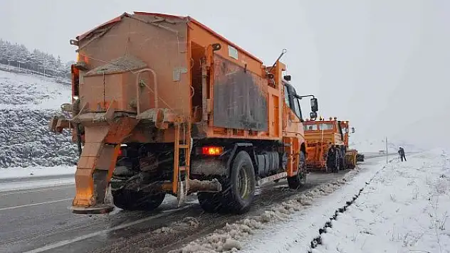 Kar birçok il ve ilçede ulaşımı kapattı