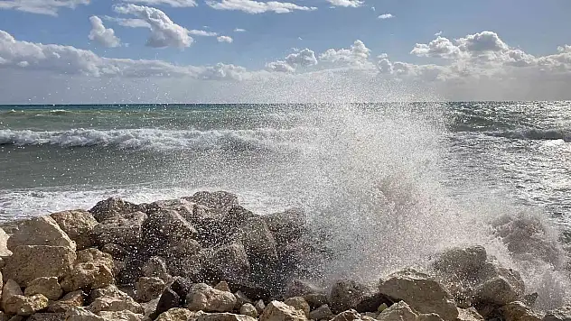 Akdeniz'de fırtına