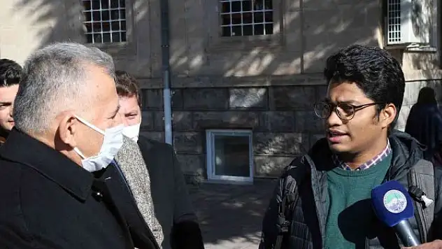 Bangladeşli öğrenciden Büyükkılıç'a 'kurs' teşekkürü