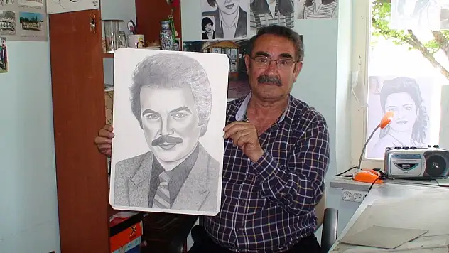 50 yıldır kara kalem resim yapıyor