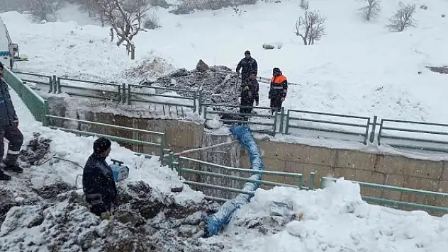 Donan su şebekeleri onarılıyor