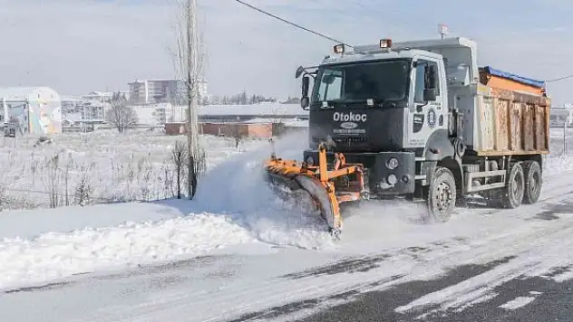 Kütahya'da kar temizleme ekipleri 24 saat görev başında