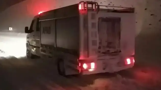 Bitlis'te karda mahsur kalanlara AFAD yardım etti