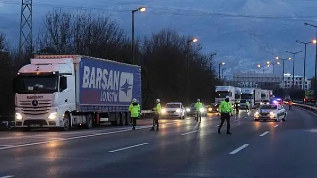 TEM Otoyolu İstanbul istikameti trafiğe kapatıldı