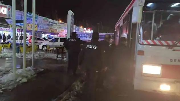 Yolda kalan vatandaşların imdadına polis ve belediye yetişti