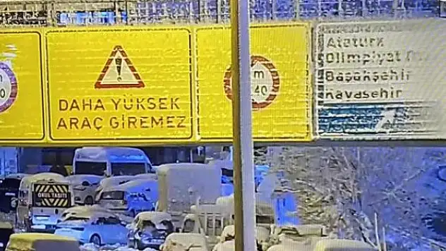 İstanbul Valisi Yerlikaya'dan Otoyol ve D-100'de park edilmiş özel araçlar için çağrı