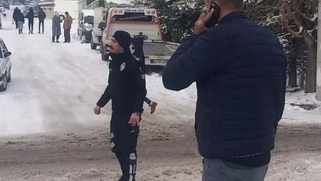 Başkan Altay, ayağının tozuyla çalışmalara katıldı