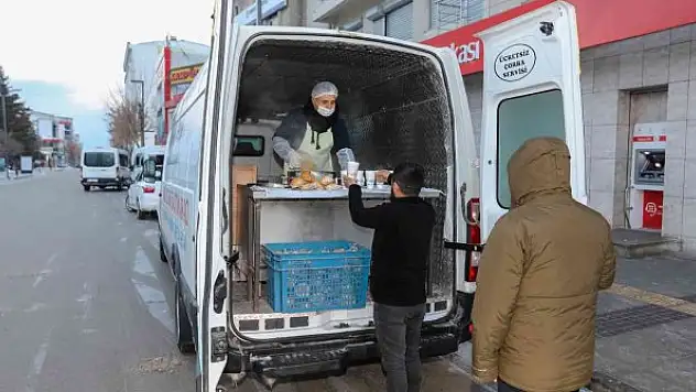Dondurucu havada sıcak ikram