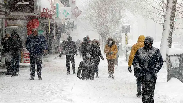 Erzincanlıların kar ve buzla imtihanı