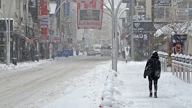 Karaman'da kar etkisini sürdürüyor