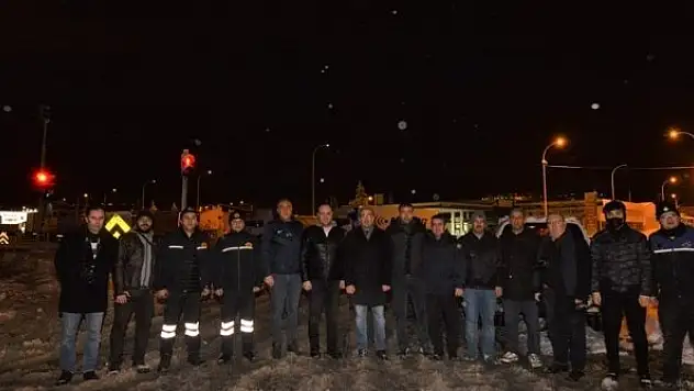 Başkan Çöl'den gece ayazında hemşerilerine çorba ikramı