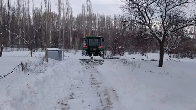 Bu muhtar kendi yolunu kendi açıyor