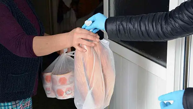 Menteşe Belediyesi'nden ihtiyaç sahibi vatandaşlara yemek