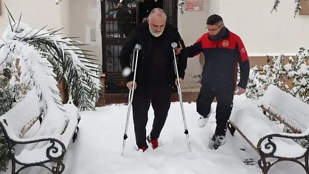 Karda mahsur kalan hastanın imdadına Yalova Belediyesi yetişti