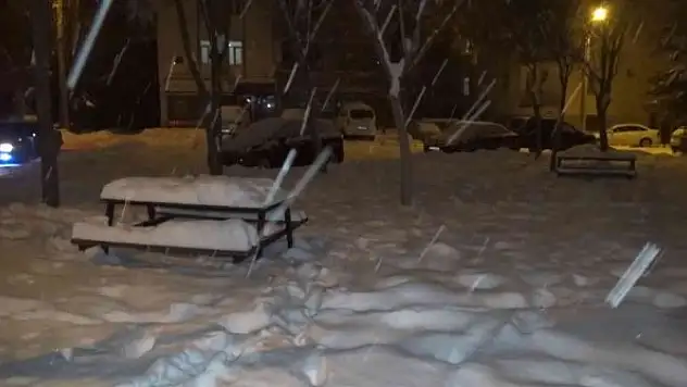 Aksaray'da kar yağışı kent merkezinde de devam ediyor