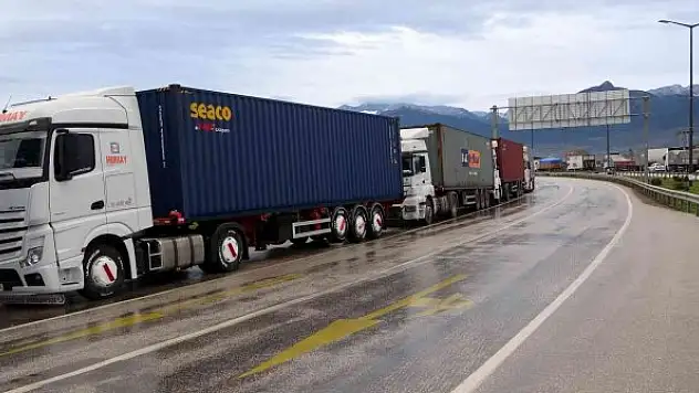 TAG otoyolu Gaziantep yönü trafiğe kapatıldı