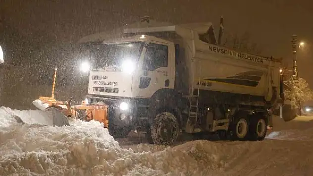 Karla mücadele gece boyu devam etti
