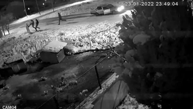 Kardan adama uçan tekme attılar