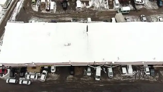 İstanbul'a yağan kar oto sanayilerde yoğunluk oluşturdu