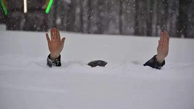 Ordu'da kar kalınlığı insan boyuna ulaştı