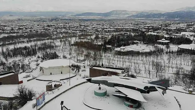 Beyaza bürünen Isparta havadan görüntülendi