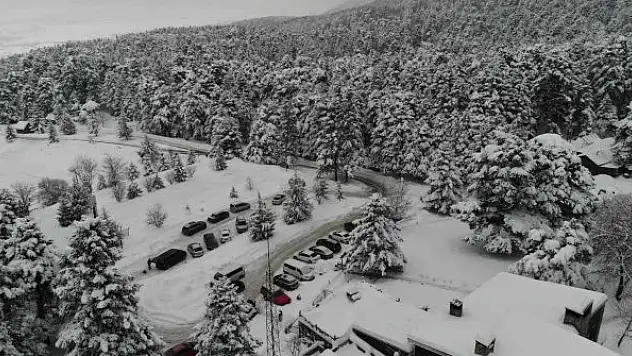 Gölcük Tabiat Parkı'nda kar kalınlığı 1 metreyi aştı