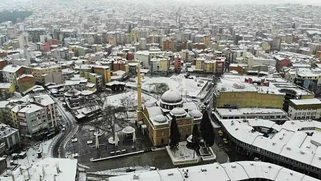 Tarihî Zağnos Paşa Camii beyazlar içinde kaldı