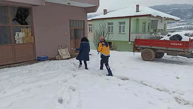 Sağlık ekipleri kar kış demeden fedakârca aşılama çalışmalarını sürdürüyor