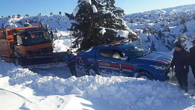 Konya'da karla mücadele devam ediyor