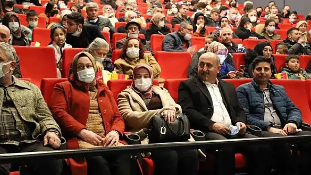 Karla mücadelenin kahramanları 'Kesişme İyi ki Varsın Eren' filmini izledi