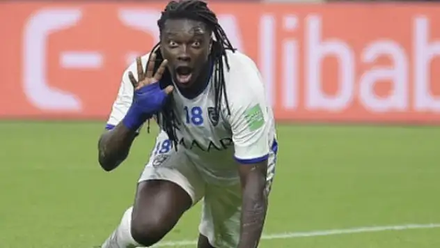 Gomis sosyal medyadan gideceği takımı açıkladı! Taraftarlar çılgına döndü