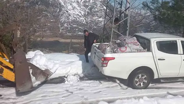 Ambulansın ulaşamadığı hasta dozerin kepçesinde ambulansa taşındı