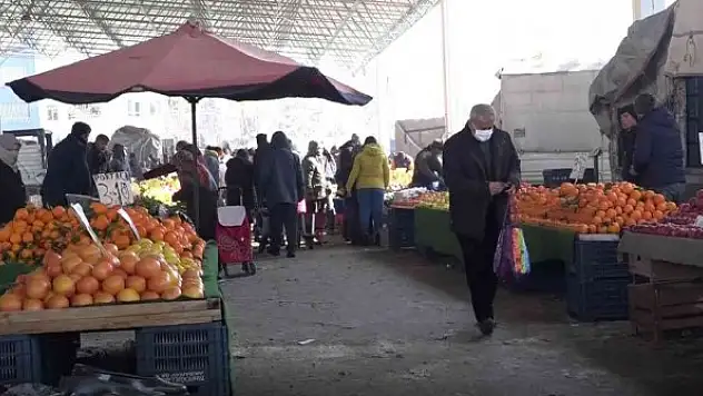 Olumsuz hava koşulları pazarda tezgah sayısını da fiyatları da düşürdü
