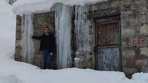 Çukurca'da dondurucu soğuklar