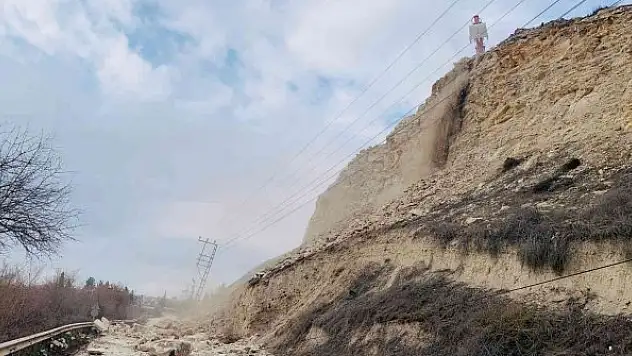 Heyelan yaşanan yolda çalışmalar başlatıldı