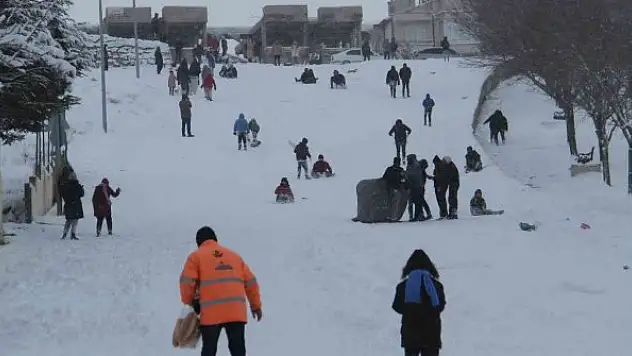 Beyşehir'in doğal kayak merkezi kayak severlerin gözdesi oldu