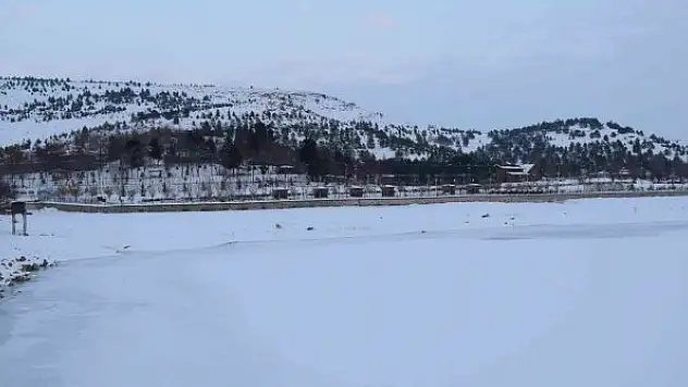 Orduzu göleti buz tuttu