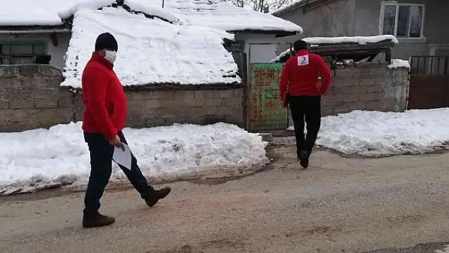 Kızılay'dan ihtiyaç sahiplerine giyim ve gıda yardımı