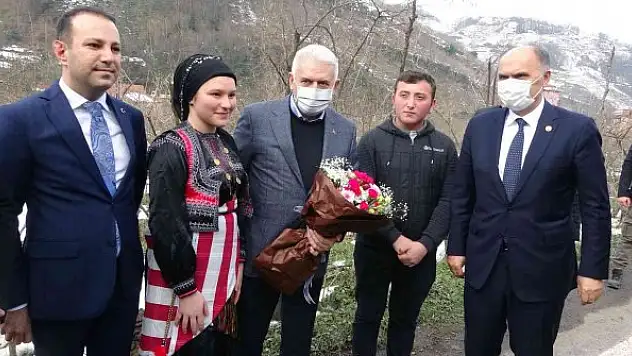 Binali Yıldırım, Kuşköy'de 'Kuş dili' ile karşılandı